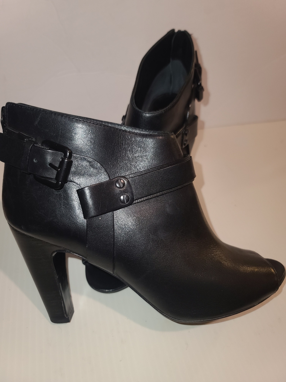VINCE CAMUTO Signature NIKOLETTA BLACK LEATHER Open Toe BOOTIE Sz 9.5
